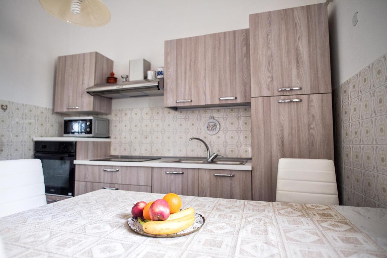 La Casa Gialla Vietri Bagian luar foto