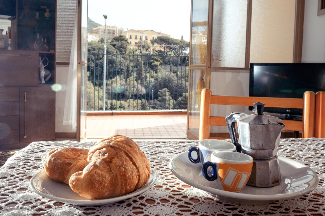 La Casa Gialla Vietri Bagian luar foto